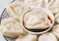 煮冷冻饺子水开下锅是错的 煮的时候加点盐 煮冷冻饺子水开下锅是错的 煮的时候加点盐